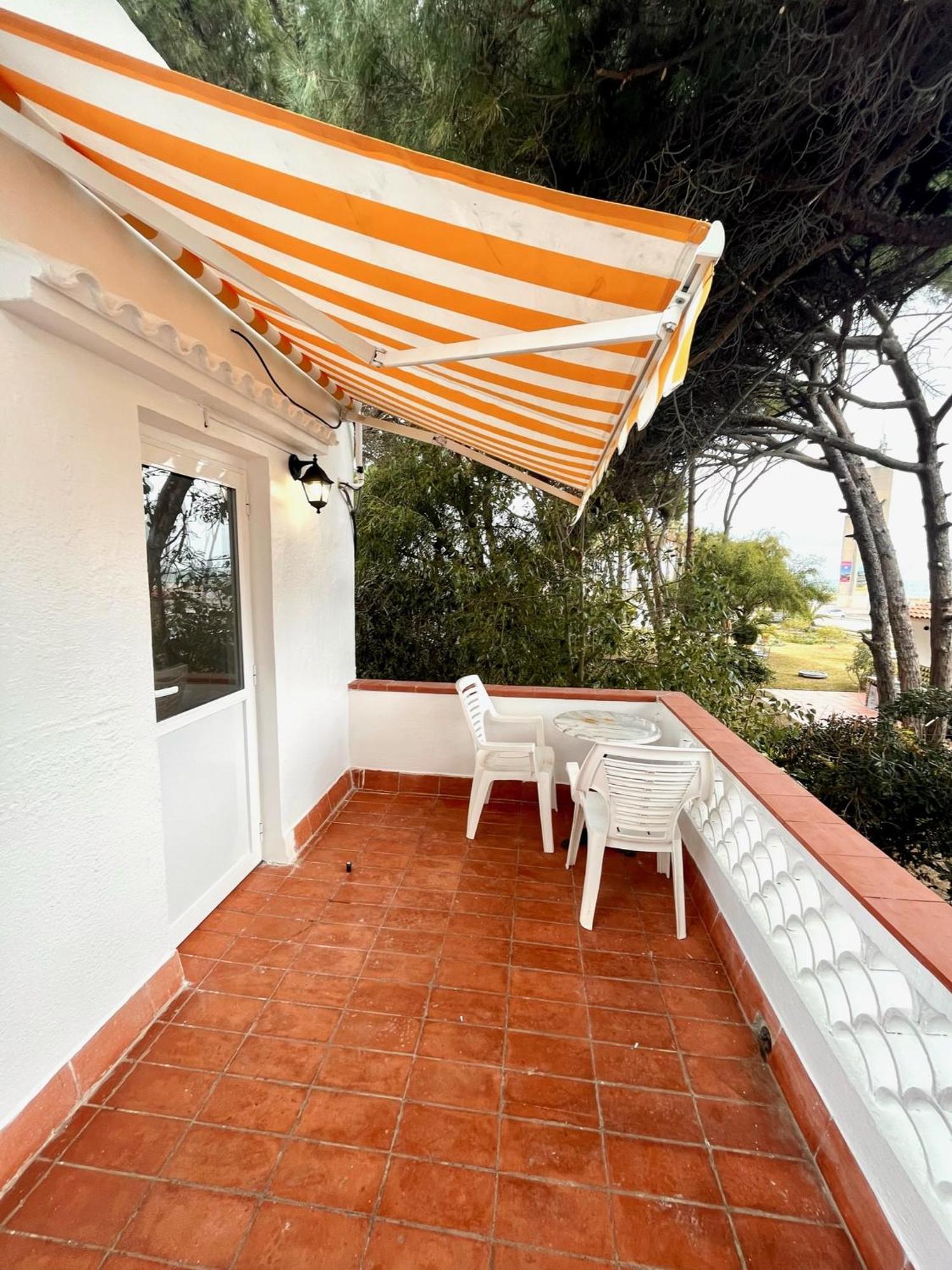 Nuevos Apartamentos Frente Al Mar Y A La Playa Castelldefels Luaran gambar