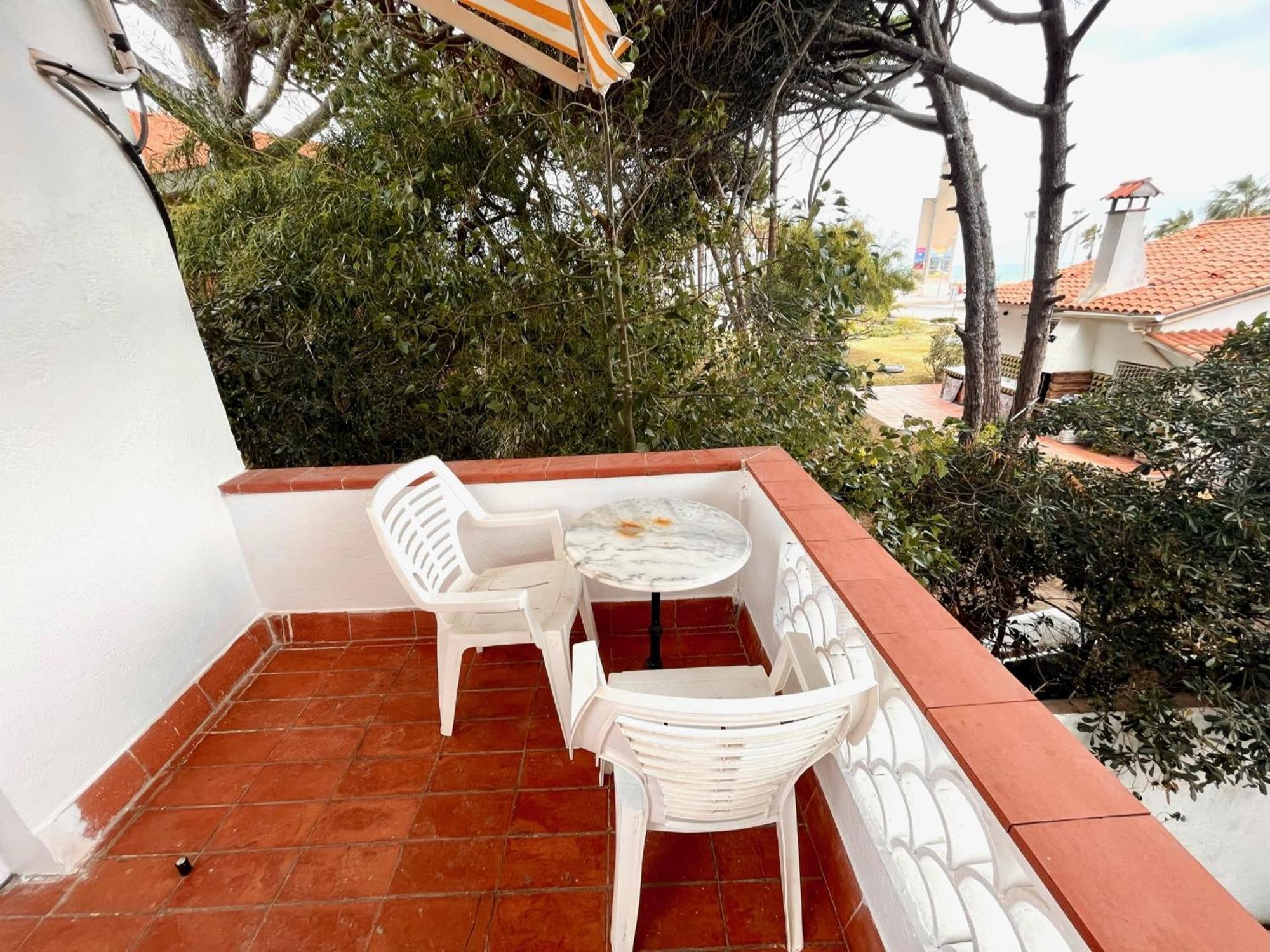 Nuevos Apartamentos Frente Al Mar Y A La Playa Castelldefels Luaran gambar